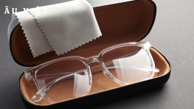 Tròng kính chống tia UV