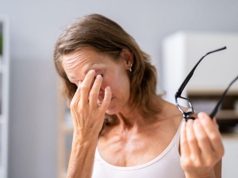 Dấu hiệu nhận biết bệnh mắt cườm nước ở người già