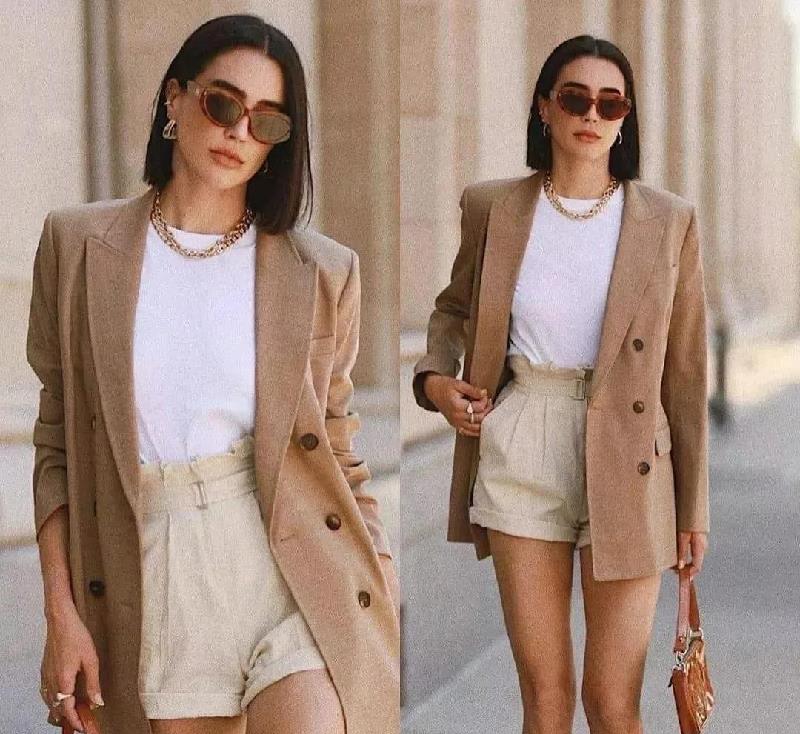 Kết hợp áo blazer với quần ngắn nữ cạp cao