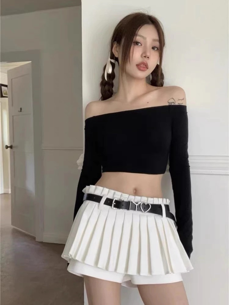 phối áo croptop với chân váy