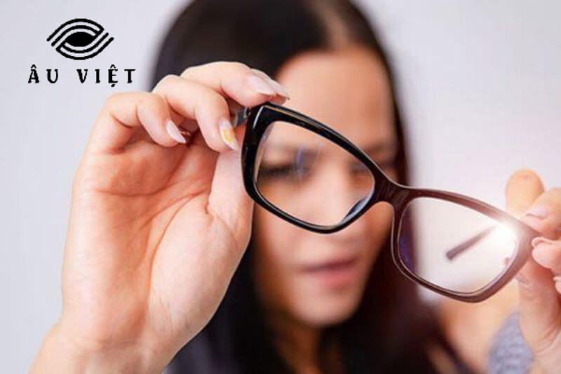 Tham khảo mẫu mắt kính mát thời trang có tính năng phản quang