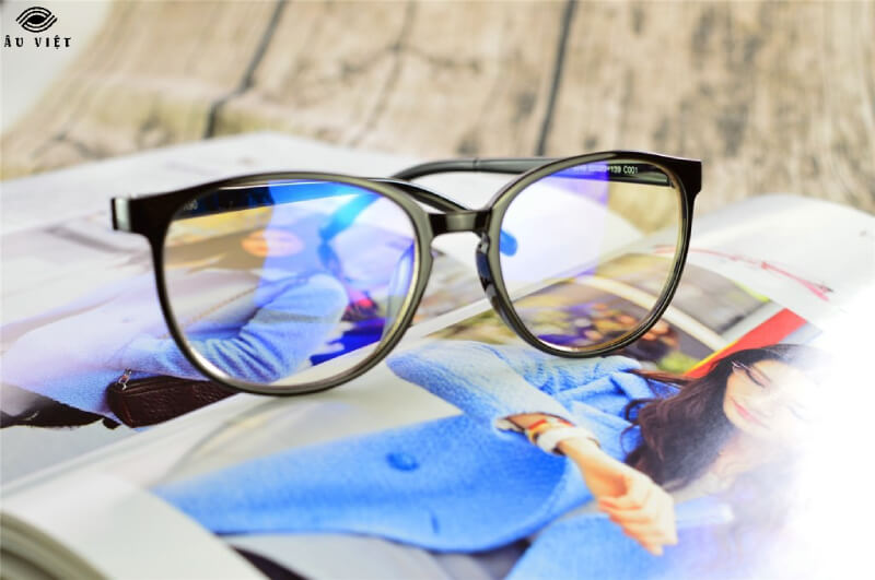 Tròng kính ánh sáng xanh có tác dụng bảo vệ mắt 